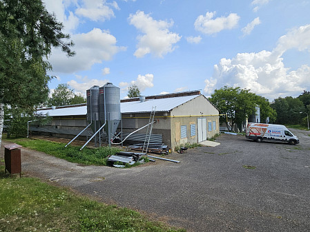 Výměna střešní krytiny na farmě Lažánky